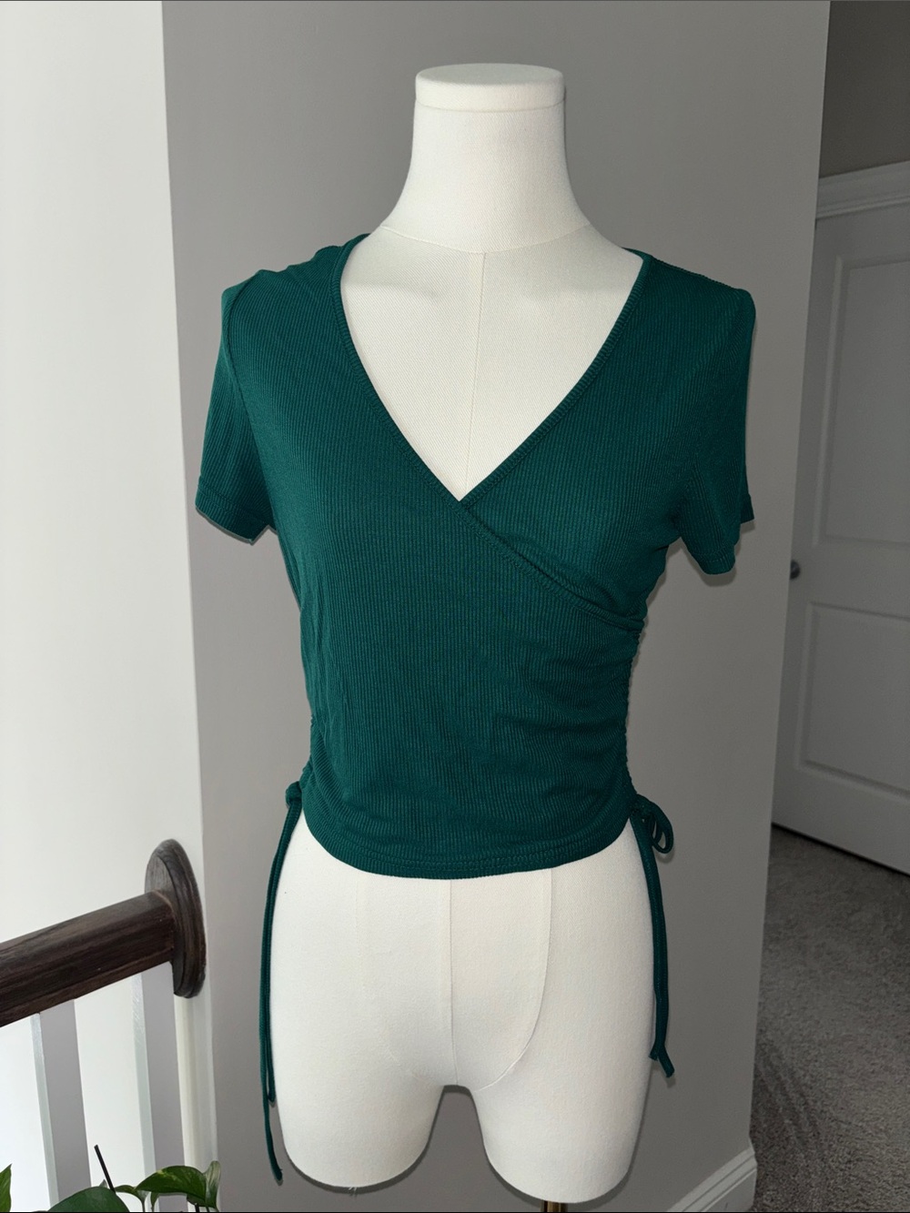 3 Women’s Short Sleeve Wrap Crop Top - Black, White, Green - Picture 2 of 6